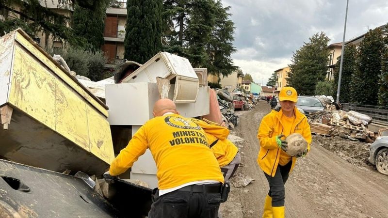 Helping Neighbors Near and Far: Scientology Volunteer Ministers Aid Florence Flood Victims and Clean Up Rome